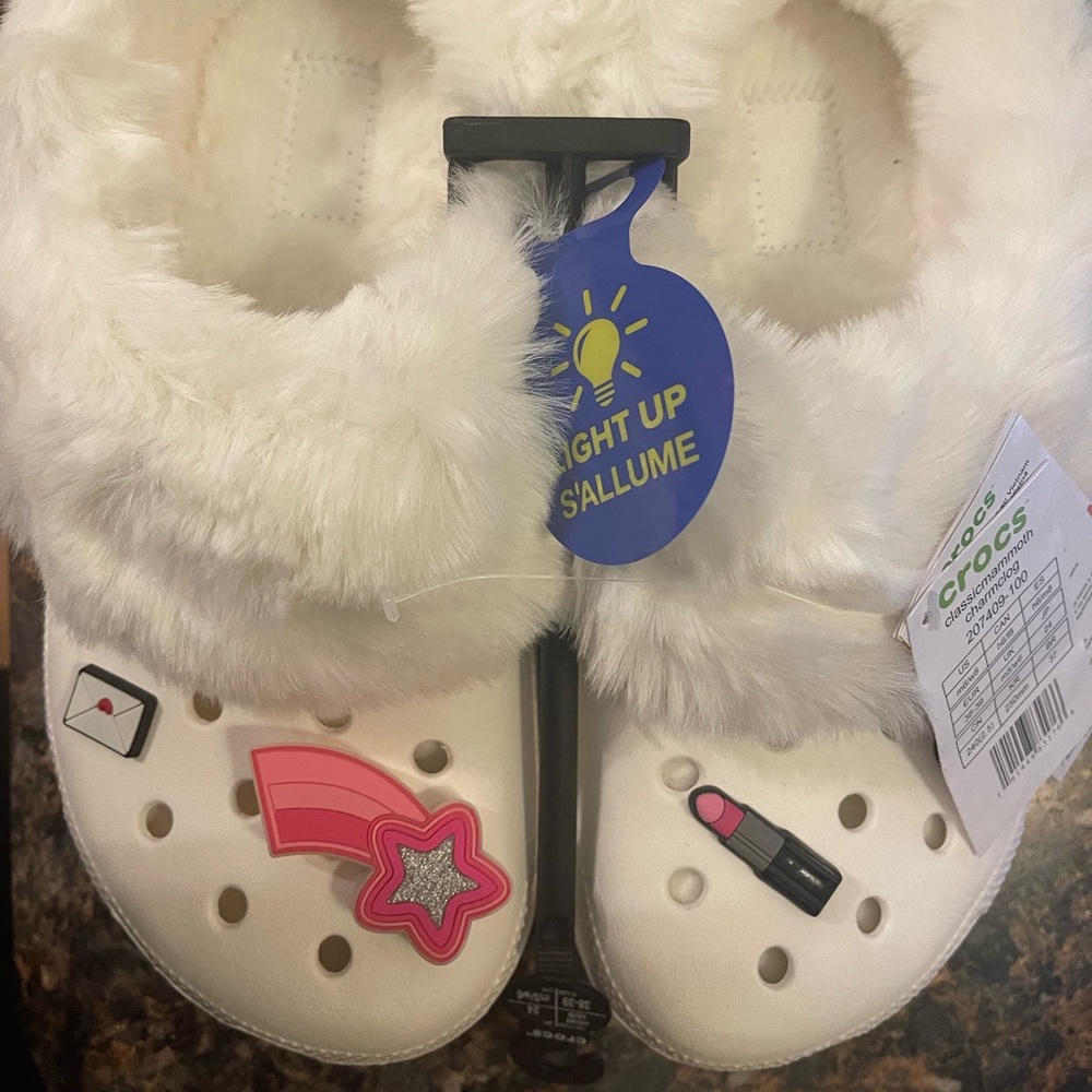 Crocs - Picture 2 of 8